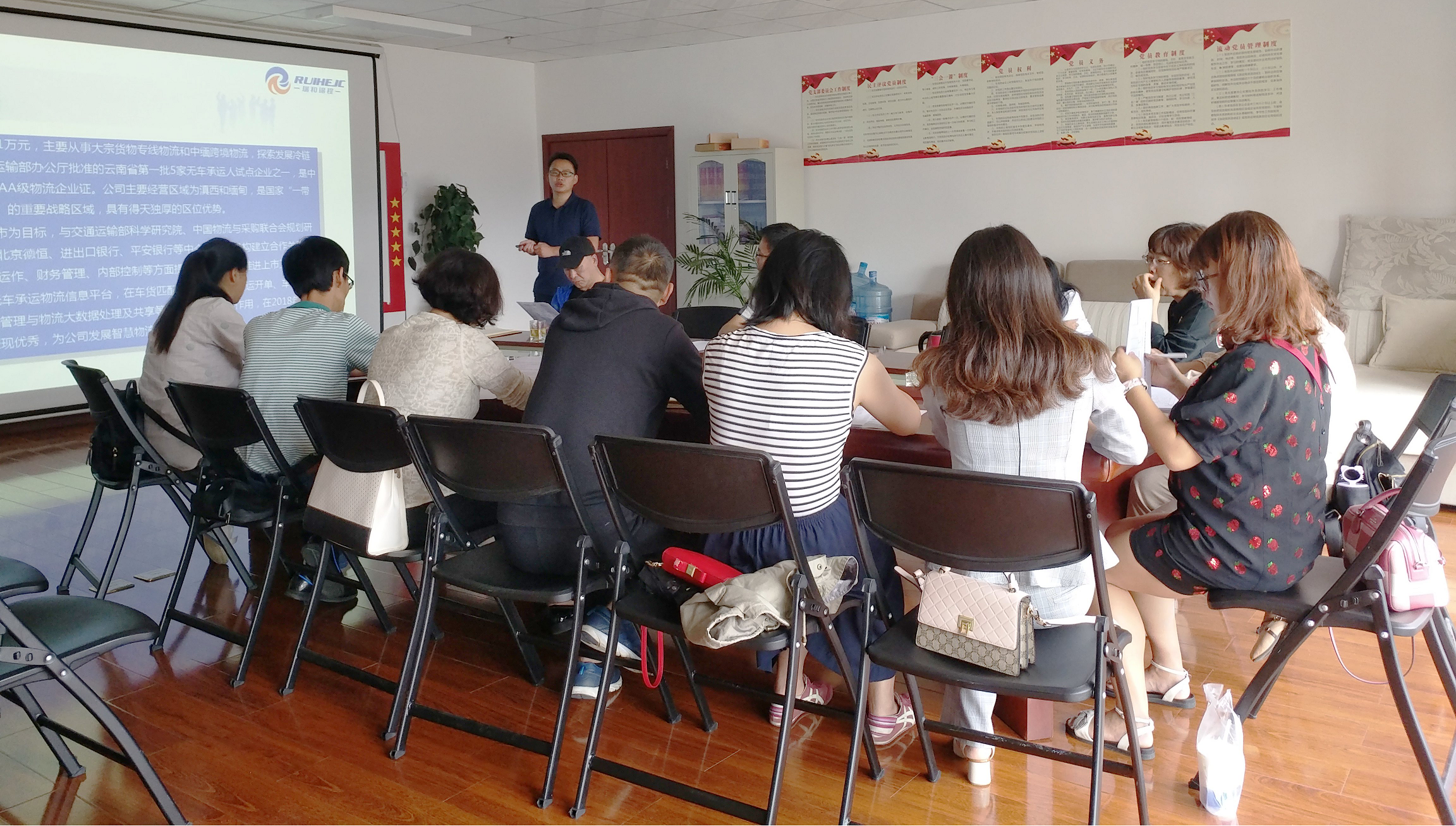 保山市隆陽區(qū)商務局、金融辦到瑞和錦程調研
