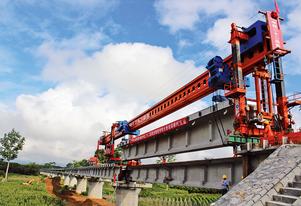 中老昆(明)萬(象)鐵路國(guó)內(nèi)段第一長(zhǎng)橋順利架通