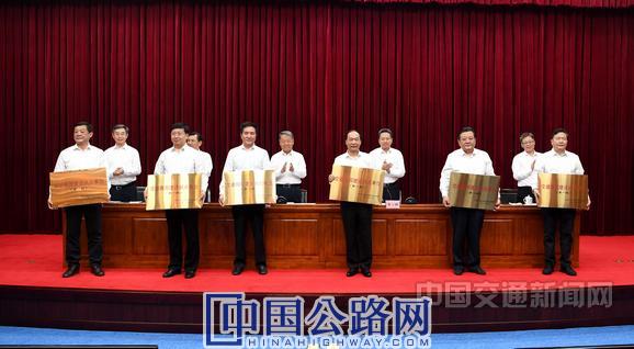 學(xué)習(xí)領(lǐng)會宣傳貫徹重在落實(shí)《交通強(qiáng)國建設(shè)綱要》暨交通強(qiáng)國建設(shè)試點(diǎn)工作啟動視頻會在部召開 以習(xí)近平新時代中國特色社會主義思想為指導(dǎo) 凝心聚力加快建設(shè)交通強(qiáng)國把美好藍(lán)圖變成現(xiàn)實(shí)