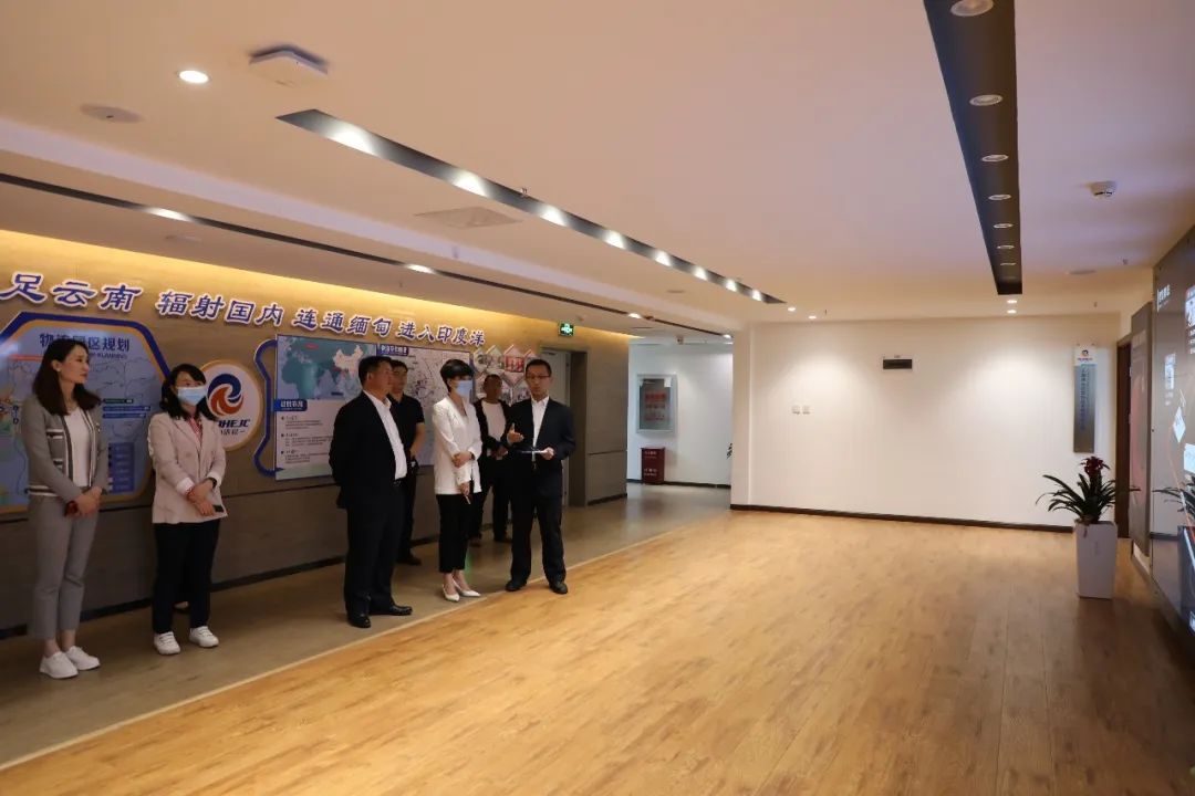 滇中新區(qū)現(xiàn)代服務(wù)業(yè)和總部經(jīng)濟招商局局長張麗一行蒞臨公司走訪調(diào)研