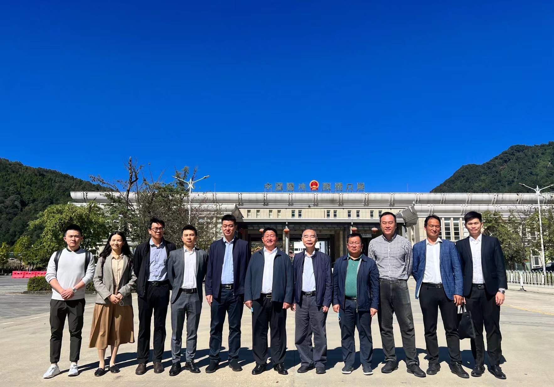 廣西北部灣國際港務集團副總經(jīng)理謝毅一行蒞臨瑞和錦程考察調(diào)研